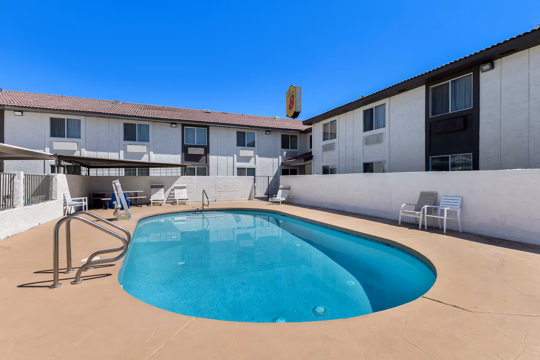 Super 8 Goodyear photo 5